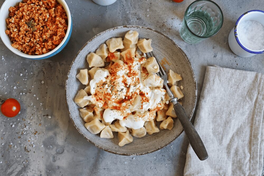 Manti: de Turkse dumplings met yoghurt en knoflook